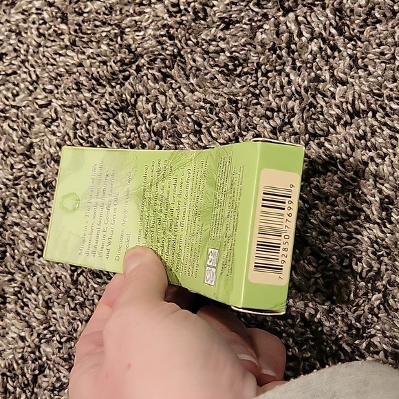 New Burts bees 🐝 - Picture 3 of 3